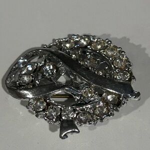 Vintage Eisenberg Elegant Silver Clear Crystal Brooch
Circa 1950s